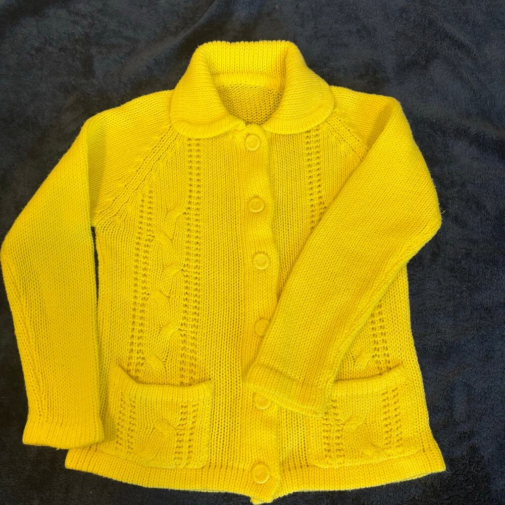 Vintage 70s Hand Knit Cardigan Sweater Lemon Yellow Cable Knit Collar Pockets M - Picture 10 of 12